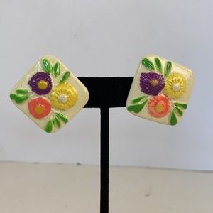 Z138 Vintage earrings that are squares with flowers on them.